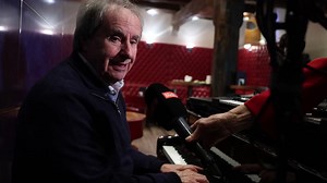Chris de Burgh singt einen Song aus dem Musical Robin Hood