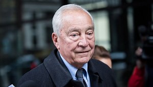 Judge agrees to postpone Vrdolyak trial until September