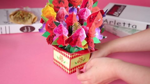 Rose Square Box Pop Up Cards,Paper Flower Bouquet Greeting Cards with Blank Note Card & Envelope, ideal gift for celebrating Love, Holiday, Birthday, Anniversary, Special Moments, Housewarming