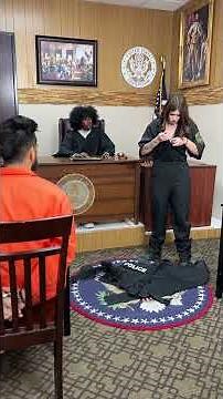 POLICE WOMAN TOOK HER CLOTHES OFF IN THE COURTHOUSE!