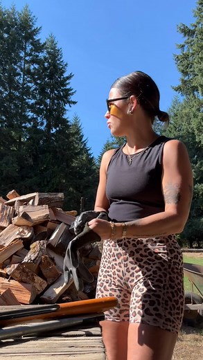 Okay, hear me out. I don’t believe in “his job” and “her job.” I work from my phone at home and bring in money that makes a huge difference for our family. He makes the big bucks and works his butt off. So yeah, if I can stack wood, I’m gonna. If he can make dinner, he’s gonna. It’s not about proving we can do each other’s “roles.” It’s about building this life side by side, both giving 100%. Marriage works best when you’re on the same team in everything. 🖤 #workfromhomewife #wifeworkingfromhom