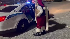 Police Saves Christmas by Escorting Santa and Mrs Claus to Local Mall