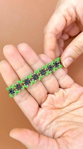 FREE TUTORIAL LINK IN THE COMMENTS . Don't forget to Subscribe Sonysree Creations & Beadicted Girl Channels on YOUTUBE to learn Beading #earrings #necklace #bracelet #beadedbracelet #sonysreecreations #howto #beading #youtubetutorial #diy #beadedjewelry #pendant #beadednecklace #jewelrymaking #beadedsunflower #huicholbeading | Sonysree Creations