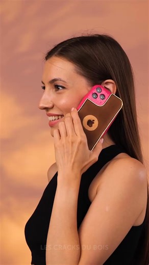 Fabriquer sa propre coque en cuir🐑 c’est plus simple qu’on ne croit #reels #diyaccessoires | Les Cracks du Bois