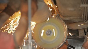 Video Stok Work Car Repair Mechanics Disassembling Car (100% Tanpa Royalti) 3681620 | Shutterstock