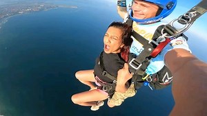 Hunterrr film actress Hansa Singh ticks off Skydiving from her bucket list #skydiving #hansasingh | Puneri awazz