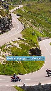 Bist du bereit für die nächste Abfahrt? Wie du richtig bergab mit dem Motorrad bremst, verraten wir dir im Video! 😏 #vivalamopped #motorrad #sicherheitstipps #bremsen #safetyfirst | VivaLaMopped