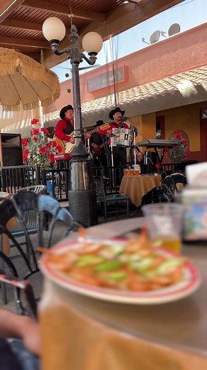 1.1K views · 152 reactions | ¡Arriba México!  Disfrutando de la vida en la plaza del pueblo, rodeado de deliciosos restaurantes. ¡No hay mejor lugar para pasarla a todo dar!  #VivaMexico #PlazaDelPueblo #ComidaDeliciosa | Mercado Latino Tianguis | Facebook