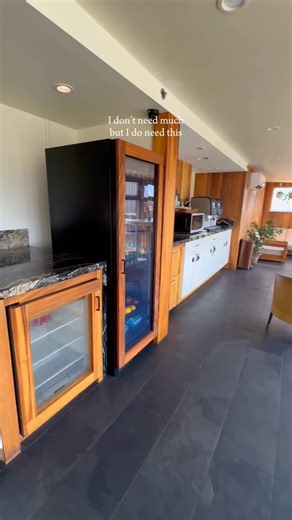 Located at the top of the hotel, the Monkeypod Lounge features stunning views of Fort DeRussy Beach Park and Waikiki below. Start your mornings with a bowl of fresh island fruit and hot coffee. After a long day of adventures, take a moment to rest and recharge with a chilled beverage and complimentary snacks before heading out for a fun-filled night in Waikiki. Make the most of your island getaway with exclusive access to the Monkeypod Lounge. The Monkeypod Lounge is open to Palms Beach House, G