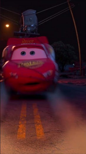 Cars, quatre roues - Extrait : Flash McQueen balade une statue