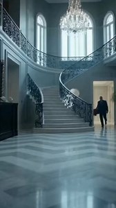 346K views · 10K reactions | Je suis rentré à la Maison Après 15 Ans-J'ai trouvé Ma Fille Travaillant comme Femme de Chambre dans Son Propre Manoir  L'histoire complète est dans le premier commentaire  | Histoires Vraies | Facebook