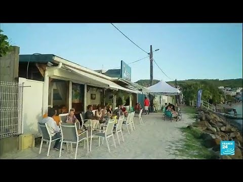 Covid-19 : La Réunion et la Martinique reconfinées, un premier transfert de patients vers Paris