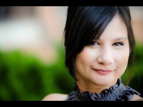 See How Pauline Victoria Lives With No Arms and No Legs