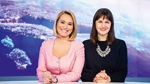 EXCLUSIV. Raluca Hagiu, redactor-şef UNICA, a intrat în culisele ştirilor PRO TV, alături de Andreea Esca. Iată cum se pregăteşte cel mai urmărit jurnal de ştiri din România! Mai multe clipuri VIDEO, aici: https://goo.gl/Mcyed5 | Unica.ro