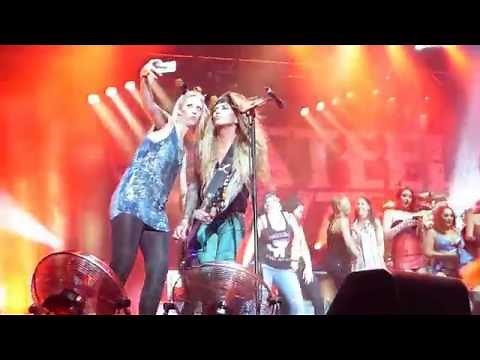 STEEL PANTHER - 17 Girls In A Row @ Luna Park, Sydney, 2016