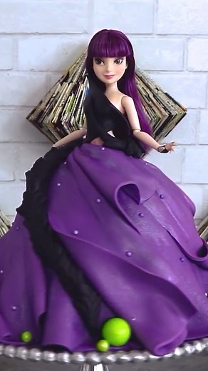 Mal doll cake from Descendants 2 💜 | Koalipops