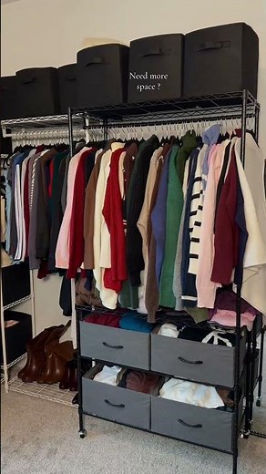 These is a heavy duty clothing rack that has lockable wheels and spacious drawers 😍🤍.