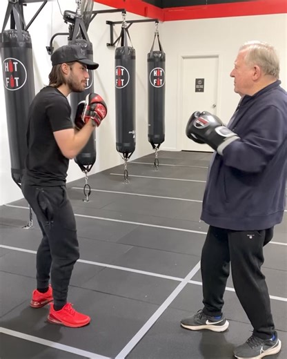 🥊 🥊 🥊 🥊 🥊 🥊 🥊 🥊 🥊 Hitfit- Training with Darcy Ellis #nevergiveup #dontstoptillyoudrop #passionate #committed #givingitmybestshot 🥊 🥊 🥊 🥊 🥊 🥊 🥊 🥊 🥊 | Peter Hitchener