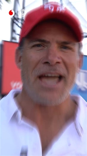 The Vodacom #URC quarter-final at Loftus came with a double win. One lucky Vodacom Bulls supporter got a surprise jersey upgrade from Schalk Brits - and then watched his team bring home the W 🤩 | Vodacom