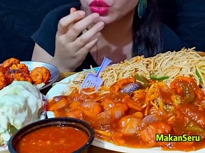 makan mie sama lauk pedas endul gandul enak bet tuh bikin ngiler | MakanSeru