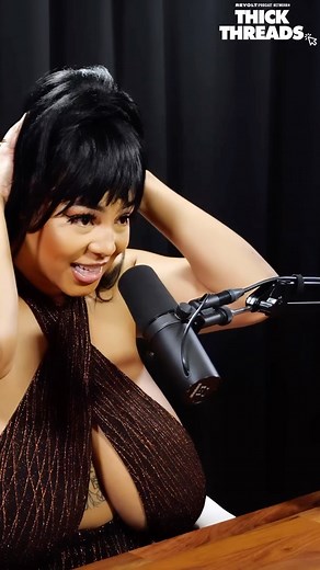 Stephanie Nelson on Instagram: "Y’all ever pulled off or had your hair pulled off during seggs?! 😂😂 . New @thickthreadspodcast out now 🔥🔥🔥"