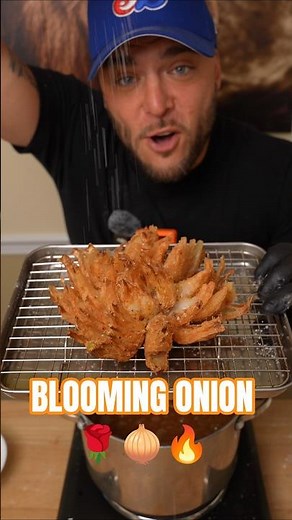 Blooming Onion Recipe 🌹🧅🔥 #recipe #ytshorts #onion #recipes #fyp
