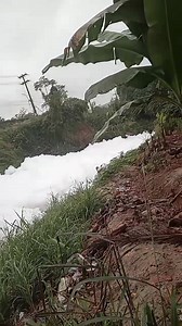 23K views · 261 reactions |  URGENTE: Recebemos uma imagem de que o Rio Cachoeira de Santo Aleixo (Magé) amanheceu cheio de espuma. Até o momento, ninguém sabe informar o que causou isso. Qual é a sua opinião? | Papo Reto Magé. | Facebook