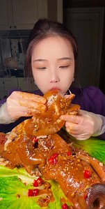 69K views · 1.9K reactions | Watch me eat whole pig head with added chilli sweet spicy homemade sauce #enjoy #viralvideos #soup #food #asmr #pighead #pork #fypシ | Xiaoxuan Mukbang | Facebook