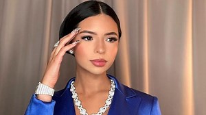 VIDEO | Ángela Aguilar luce este colorido look y sorprende a los asistentes de los Latin Grammy 2022