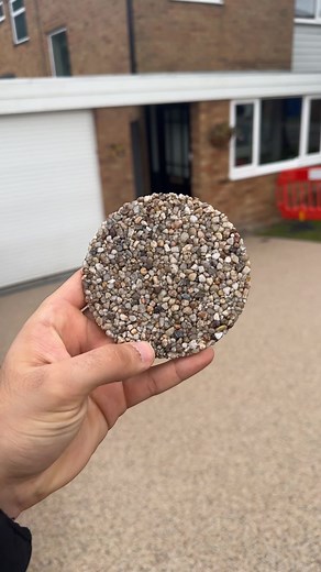 Resin driveway transformation! ✅Check out this resin bound surfacing project completed in our Seashell aggregate blend! 😍Are you looking to get your driveway, patio or walkway in resin bound surfacing? Head over to our website to fill in our FREE quotation form, so we can find your nearest installer! 👷🛠️Installed by The TP Group & aggregates sourced by Grantex Surfacing 👍🏼#ResinDriveway #Driveway #HomeDecor #HomeInspo #ResinBound | RonaDeck