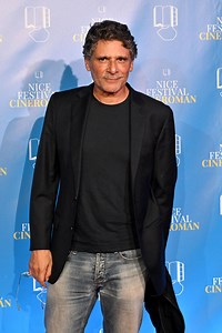 INTERVIEW - Pascal Elbé : "En vieillissant, je suis devenu très fleur-bleue"