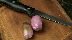 préparation des échalotes pour la cuisson : vidéo de stock (100 % libre de droit) 1015343926 | Shutterstock