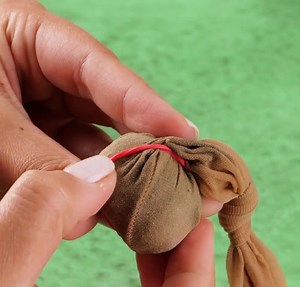 646K views · 14K reactions | Easy Halloween Decoration to Make with Kids | 5-Minute Crafts UK | Facebook