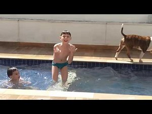 Desafios na piscina.😂😂😂