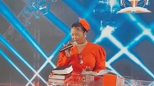 Yon Femme De Dieu youn pitit fi m lekol lanmou kanpe red Sr Italienne Antoine mwen salye mari l sou track sa | Church of God Tabernacle of praise