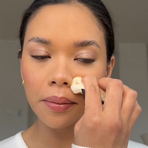 Talc-free & enriched with Hyaluronic Acid & Amino Acids, Ultra-Blur Setting Powder has a finish that feels as good as it looks. | Laura Mercier