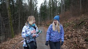 Cute Blonde Ladies Girls Friend Hang: Stockvideos & Filmmaterial (100 % lizenzfrei) 34317658 | Shutterstock