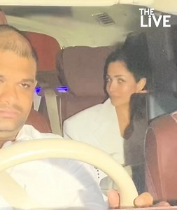 RARE SIGHT! Malaika Arora and Arjun Kapoor spotted together in a car after a long time Malaika Arora and Arjun Kapoor finally grace B'town together after what feels like ages. The couple is all lovey-dovey, but there's a hint of hesitation when it comes to striking a pose together. #MalaikaArora #ArjunKapoor | The Live