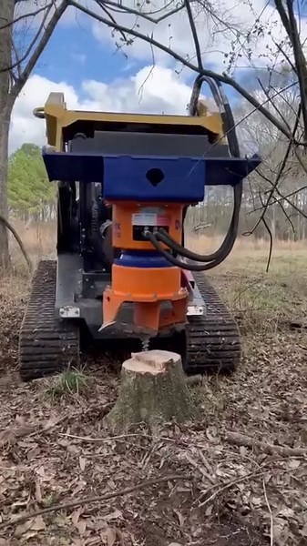 DipperFox SC600 on ASV RT75HD stump grinding A 15in oak tree part 1 | Crochet content
