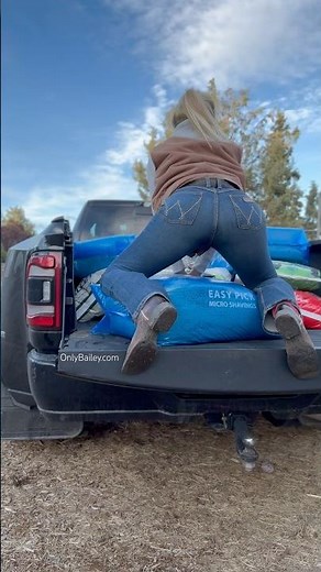 Country Girls Do It Better!