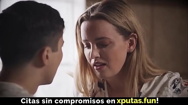 Madrastra rubia cachonda quiere sexo. Tabú familiar, subtítulo en español