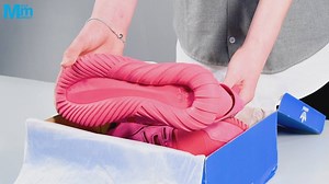 Diese adidas Tubulars sind nicht für alle geeignet. Haben Sie den Mut dazu? Shop der Sneaker: http://bit.ly/2obiC4Y | MandM.de