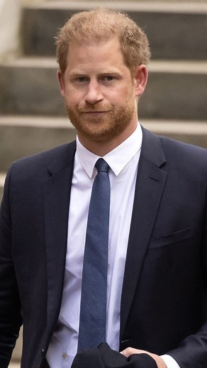 Prinz Harry, seine Frau Herzogin Meghan und seine Schwiegermutter wurden in der vergangenen Woche von Paparazzi verfolgt und gejagt. Dabei hatte der 38-Jährige wohl nur seine verstorbene Mutter Prinzessin Diana im Kopf, die selbst im Jahr 1997 von Fotografen verfolgt worden war #royals #prinzessindiana #prinzharry || Den kompletten Artikel gibt es auf promiflash.de || Bildquelle: Getty Images | Promiflash