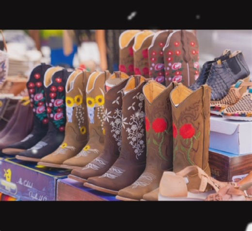 The biggest De Anza College Flea Market / DASG Flea Market of the year is this Saturday, Dec. 7! From 8 a.m.-2 p.m., you can find great deals on #holidays gifts – like plants, handmade goods, #vintage finds, #jewelry and more! 🎁❄️ Remember, proceeds always benefit our students! | De Anza College