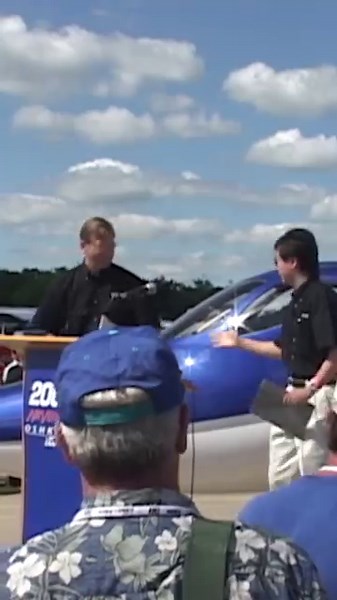 #HondaJet Made its World Debut at EAA AirVenture Oshkosh in 2005. The experimental HondaJet began flight testing in December 2003 from its base in Greensboro, NC. EAA AirVenture marked HondaJet's first public flight and first major exposure to #aviation enthusiasts and aviation media 💙 “The moment we showed up at Oshkosh in 2005, there was a lot of buzz about the HondaJet coming. We were all very nervous that the airplane would be accepted. The crowd acceptance and the mood of the general publi