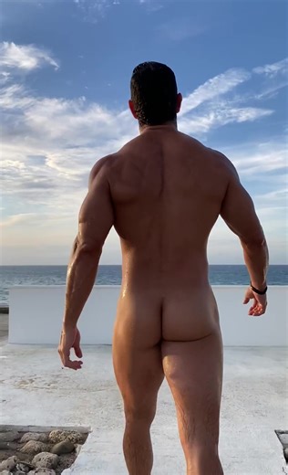 Nude hunk - ThisVid.com