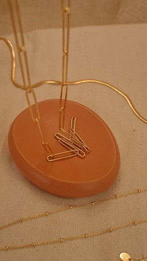 Free next day delivery, free gift-wrap and free Jan 23 returns – simple! Go to hotdiamonds.com link on our Bio! #hotdiamonds #hotdiamondsxjacjossa #jewelry #gold #partylooks #ethicaljewelry #diamondjewellery#freeconflictdiamonds #hotdiamondsxjacquelinejossa #festivalseason #festivalstacks#festivaljewellery #festive #jewellerytrends #diamondgifts #giftguides #giftideas | Hot Diamonds | Facebook