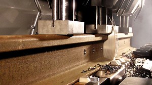 Linsinger Maschinenbau - レール切断および穴あけ機