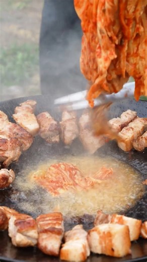 59K views · 1.2K reactions | Korean BBQ with Spicy noodles #Mukbang #cookingathome #food #Heungsam #asmr #cooking #shorts | 가족먹방 Family Mukbang | Facebook