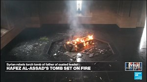 🔴 The tomb of ousted Syrian president Bashar al-#Assad's father, #Hafez, was torched in his hometown of #Qardaha, with rebel fighters in fatigues and young men watching it burn | FRANCE 24 English